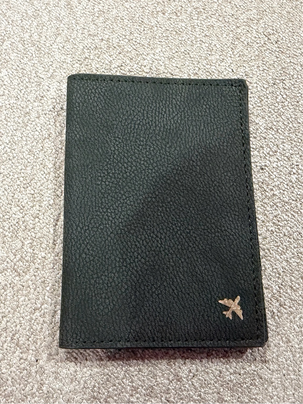 BÉIS Passport Holder NWOT